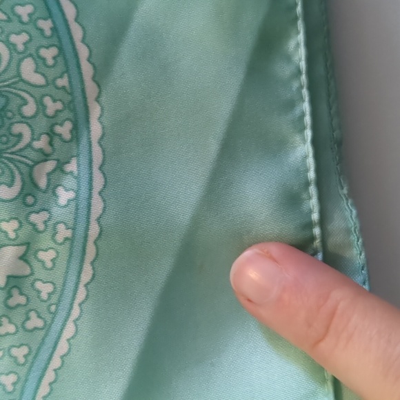 SALE! 🥳 Large Tie Rack satin scarf - Picture 2 of 4